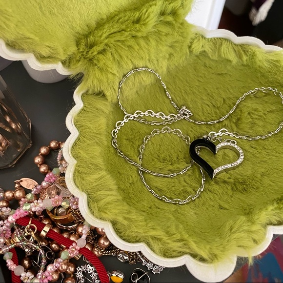 Necklace - Picture 1 of 2